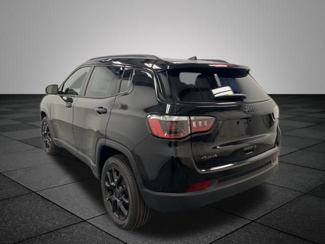 Used 2026 Jeep Compass Latitude image 4