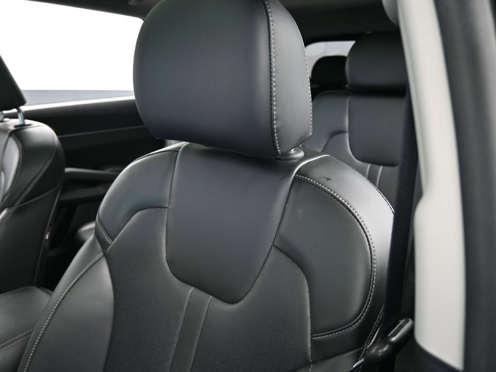 Used 2023 Kia Sorento X-Line EX image 17