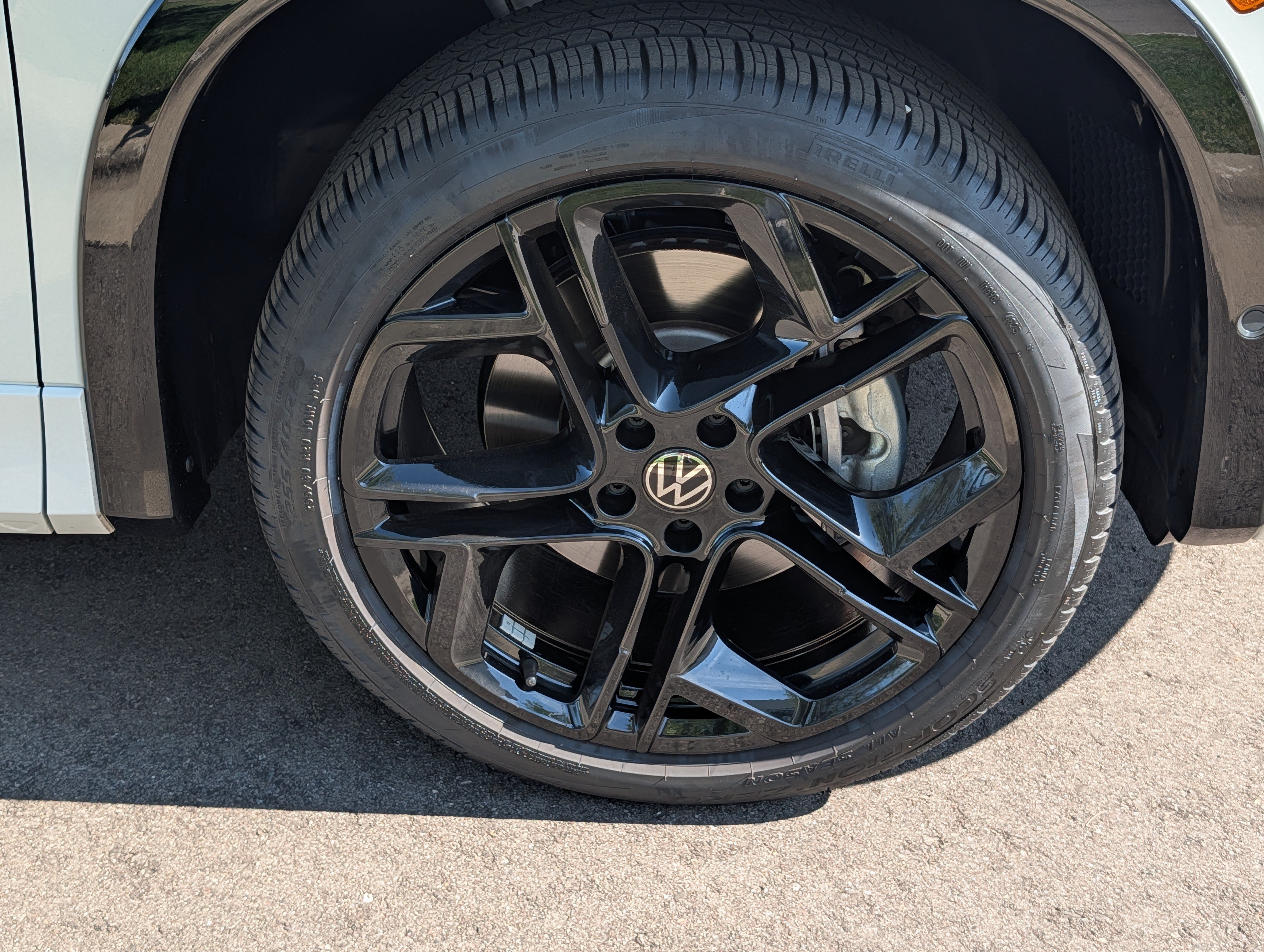 Certified 2026 Volkswagen Tiguan SE R-Line AWD/4WD image 15