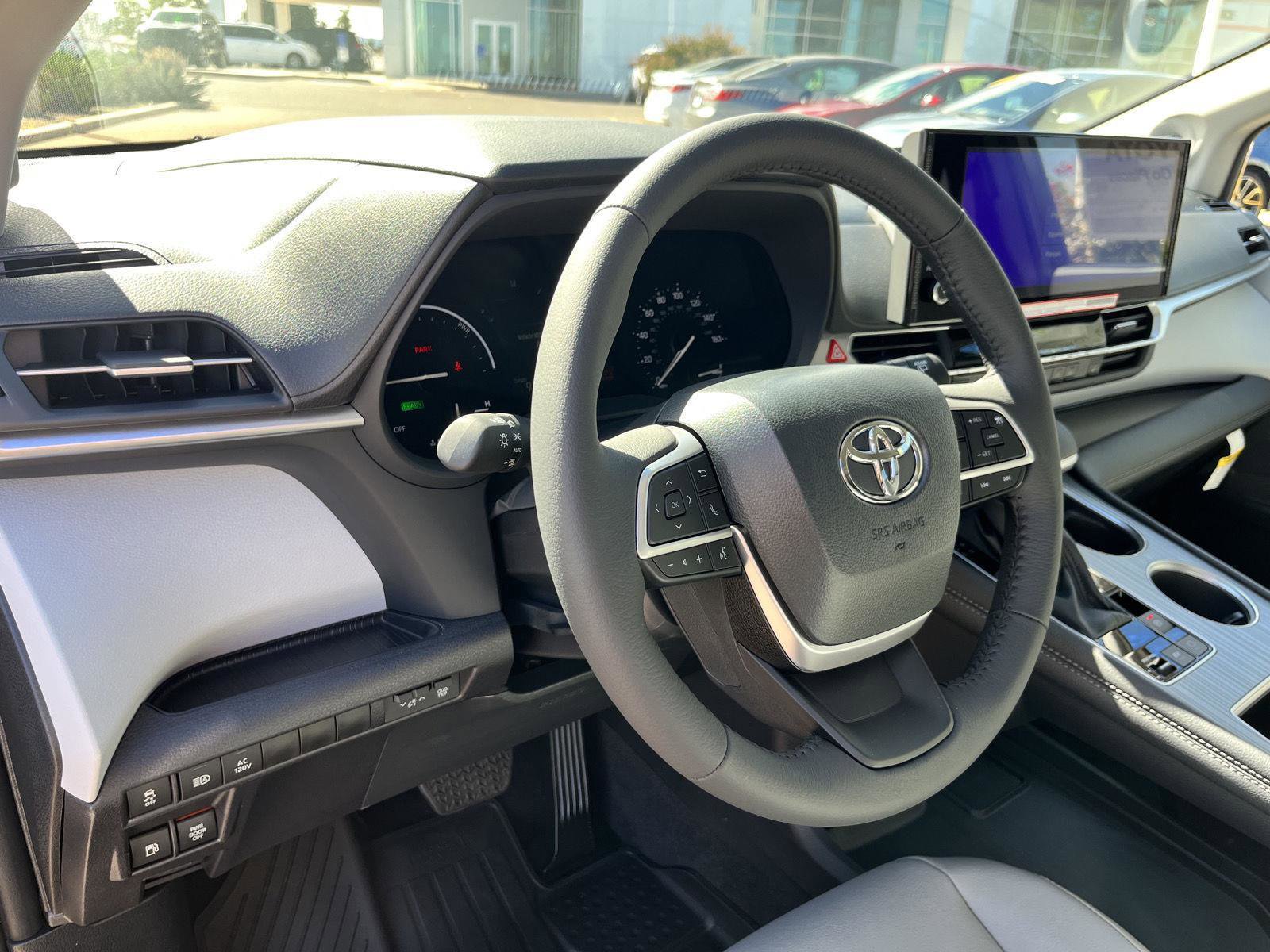 New 2025 Toyota Sienna XLE image 33