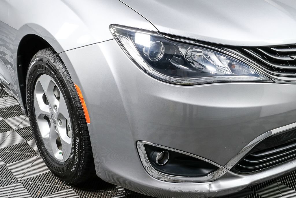 Used 2018 Chrysler Pacifica Touring-L image 36