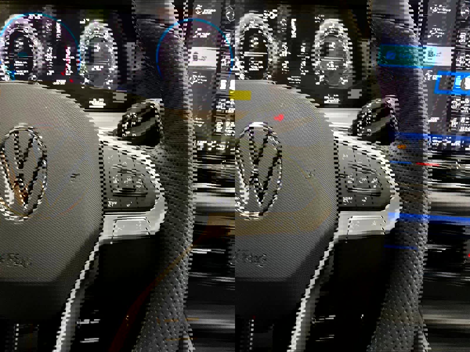 New 2026 Volkswagen Tiguan SE R-Line image 18