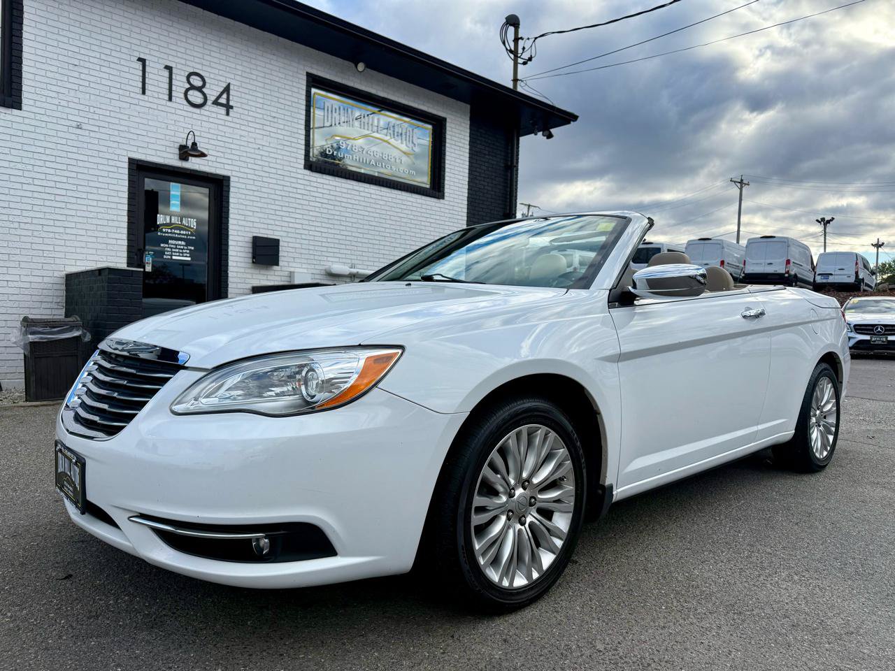 Used 2011 Chrysler 200 Limited FWD image 3