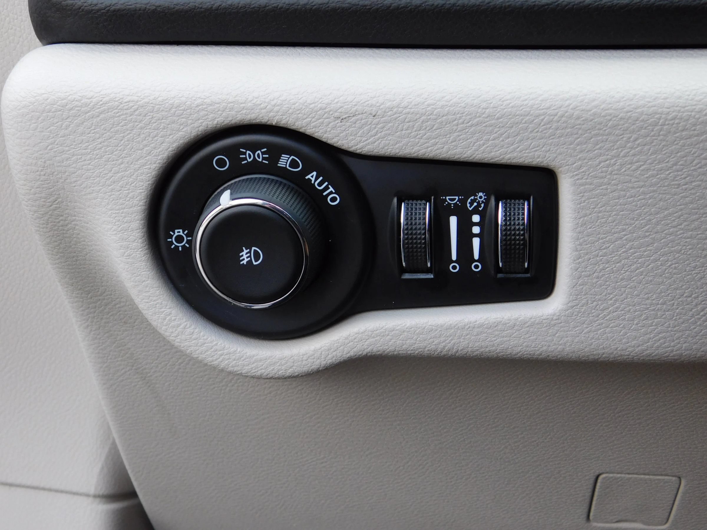 Used 2024 Chrysler Pacifica Touring-L FWD image 28