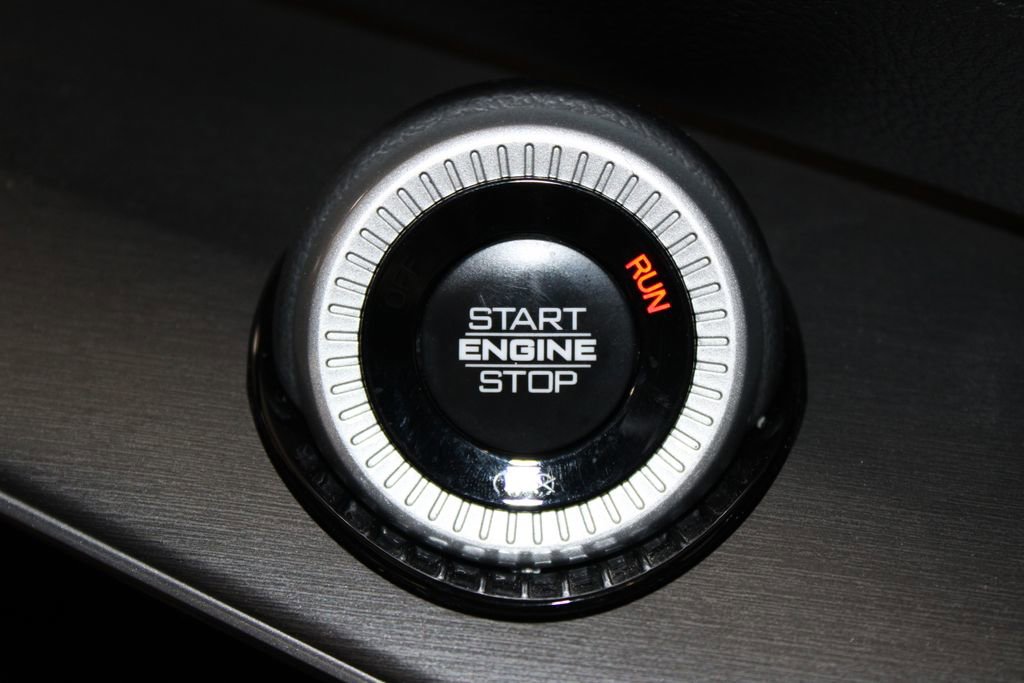 Used 2025 Jeep Wagoneer L Series II w/ 8-pass Seating Package image 51