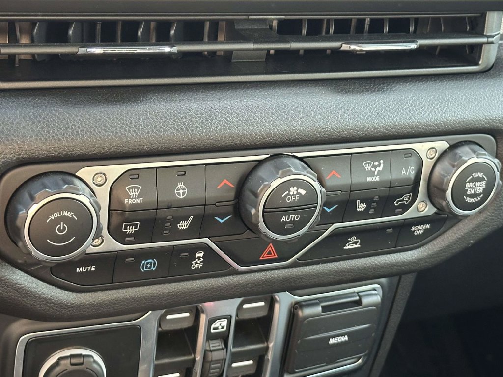 Used 2024 Jeep Wrangler Unlimited AWD/4WD image 20