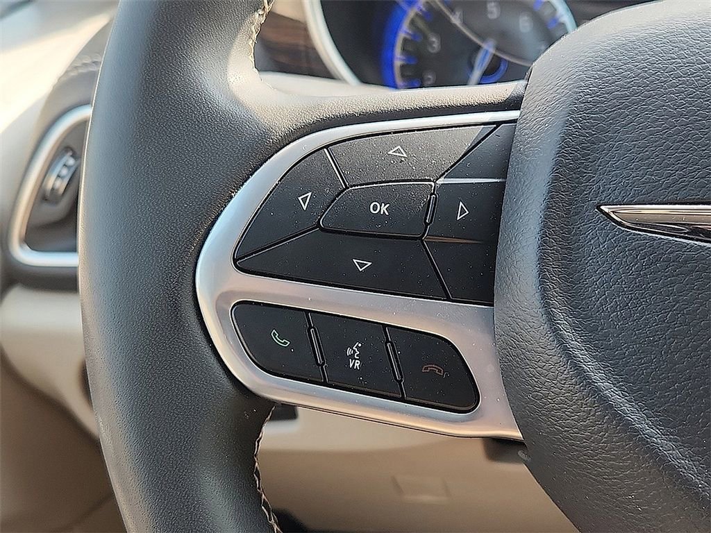 Used 2023 Chrysler Pacifica Limited image 24