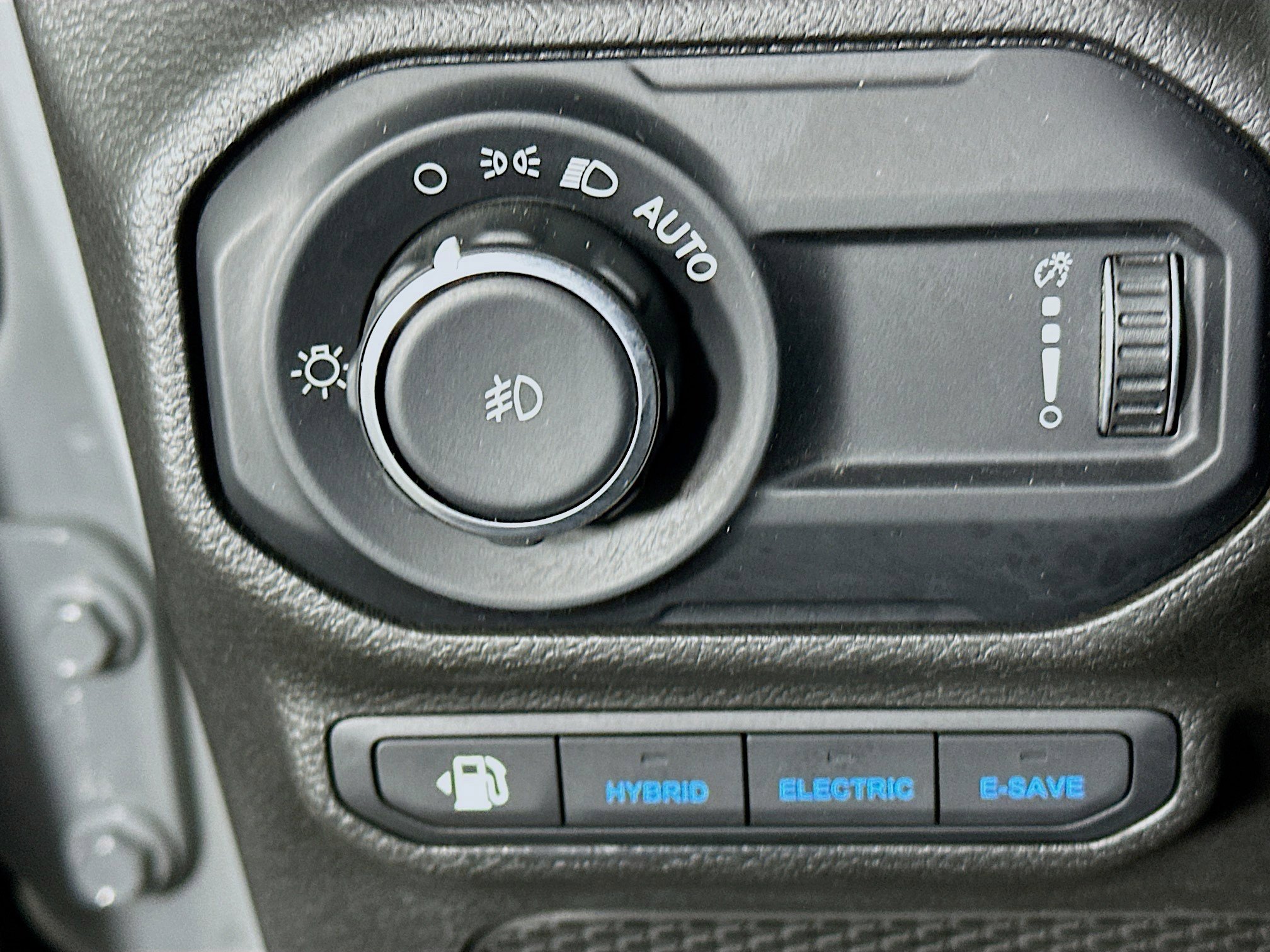 Used 2023 Jeep Wrangler Unlimited w/ Cold Weather Group image 16