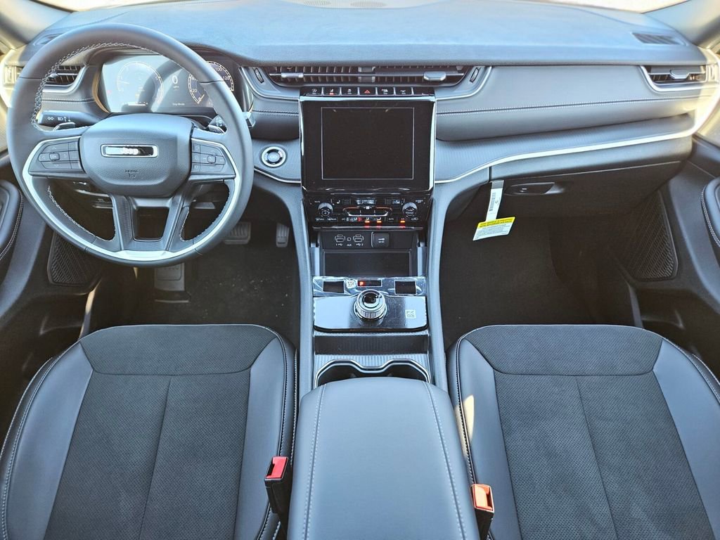 New 2025 Jeep Grand Cherokee Altitude image 12