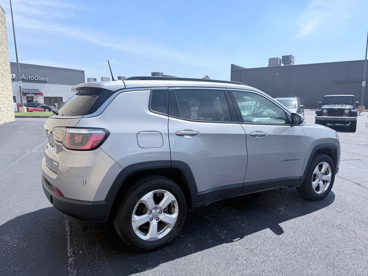 Used 2018 Jeep Compass Latitude w/ Popular Equipment Group AWD/4WD image 5