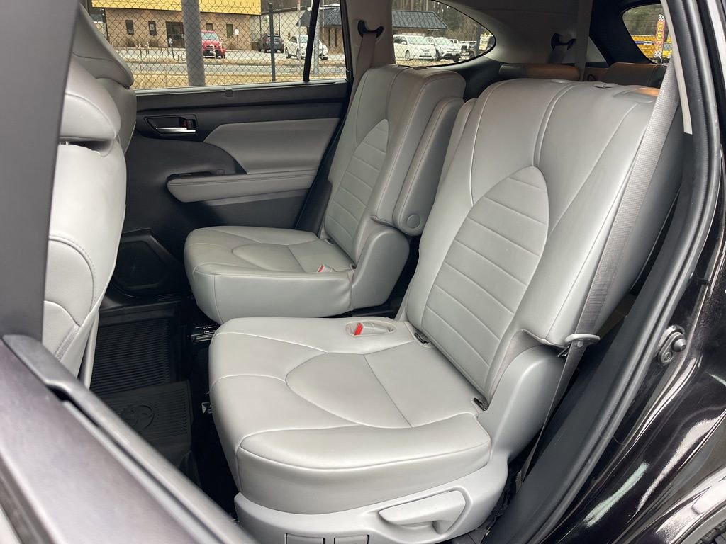 Used 2020 Toyota Highlander XLE image 20