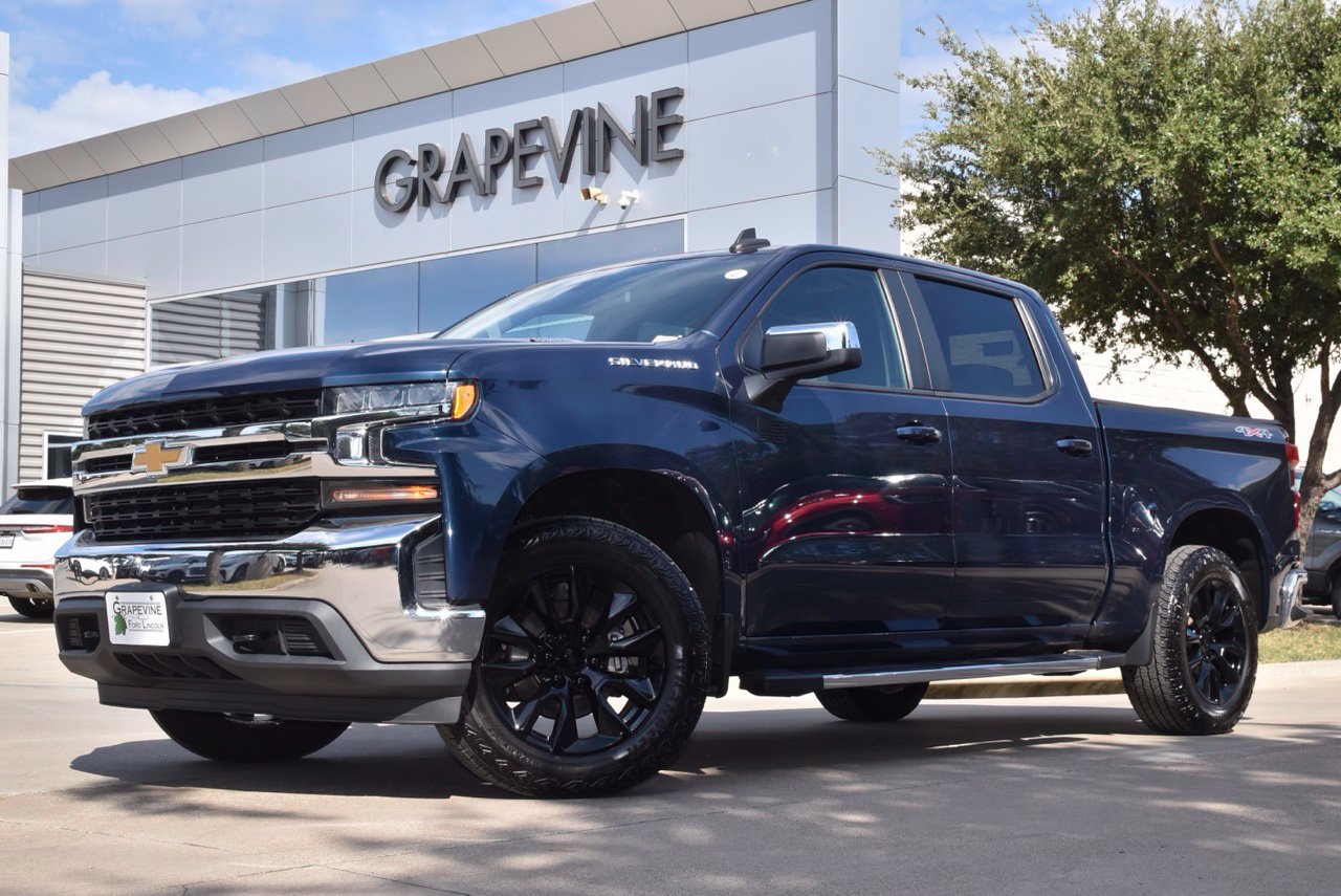 Used 2021 Chevrolet Silverado 1500 LT w/ Convenience Package II AWD/4WD image 2