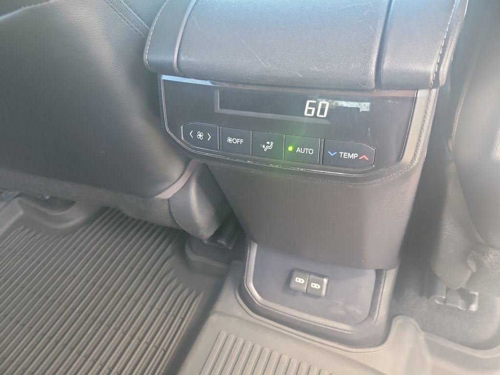 Used 2022 Toyota Highlander XLE image 29