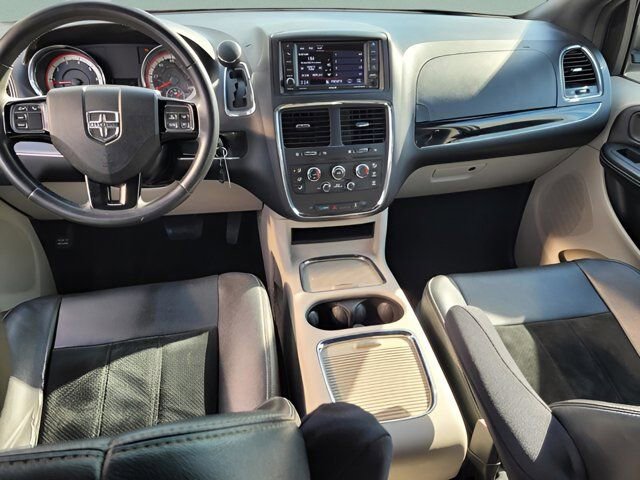 Used 2018 Dodge Grand Caravan SXT image 18