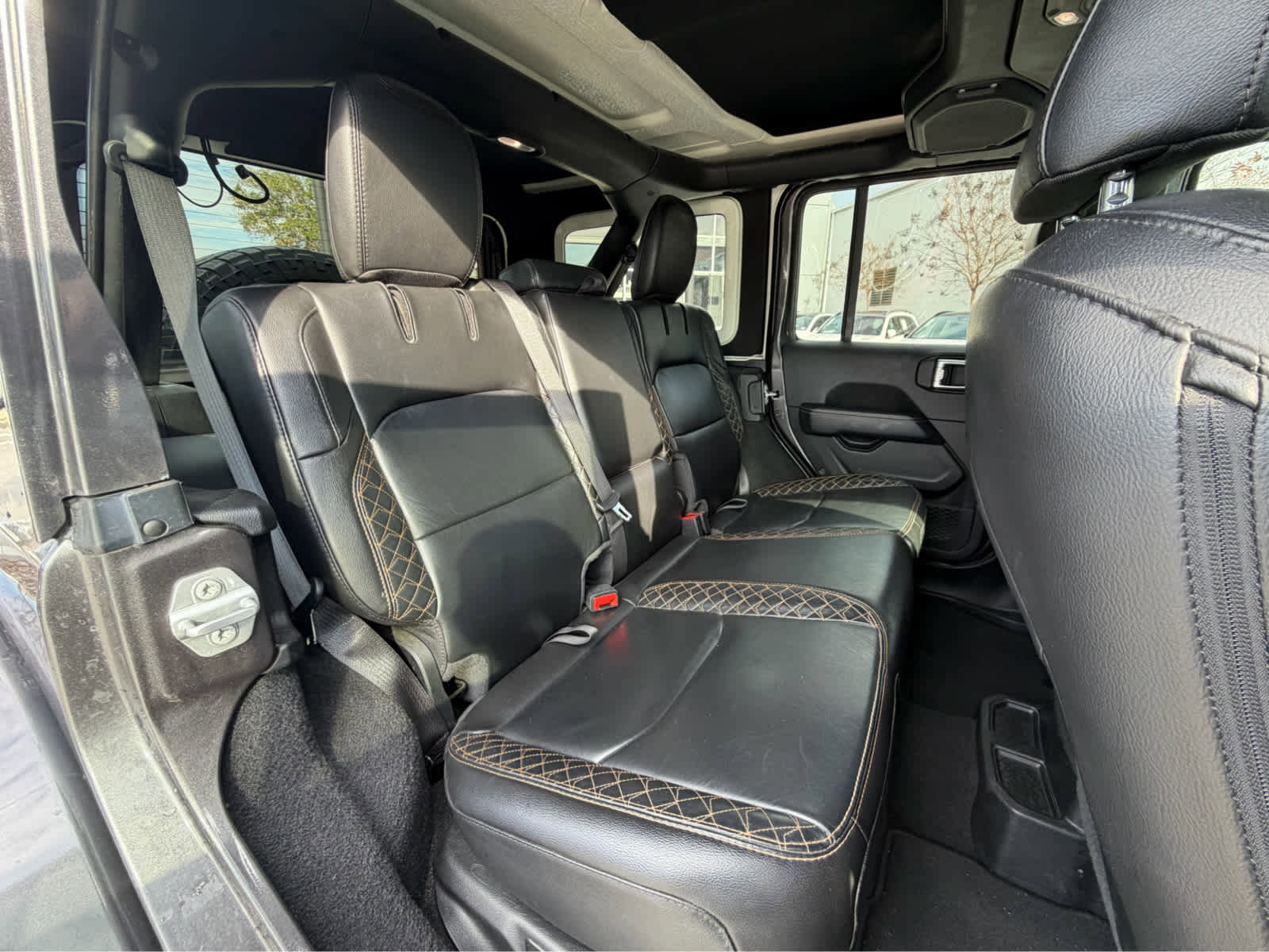 Used 2021 Jeep Wrangler Unlimited Sahara image 9