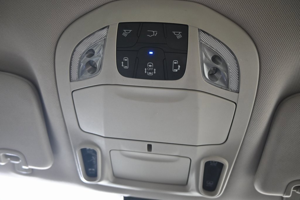 Used 2020 Chrysler Pacifica Limited image 38