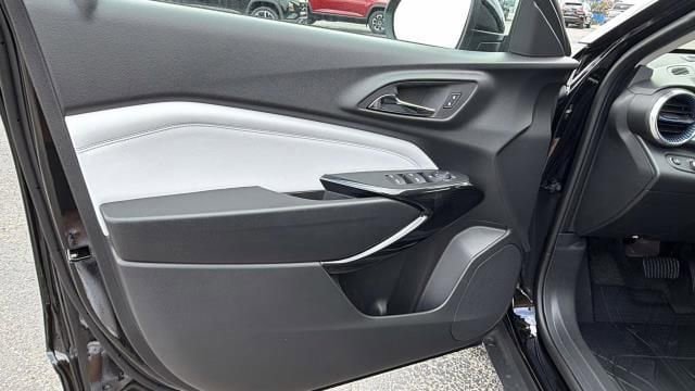 New 2026 Chevrolet Trax LT w/ Midnight Edition FWD image 7