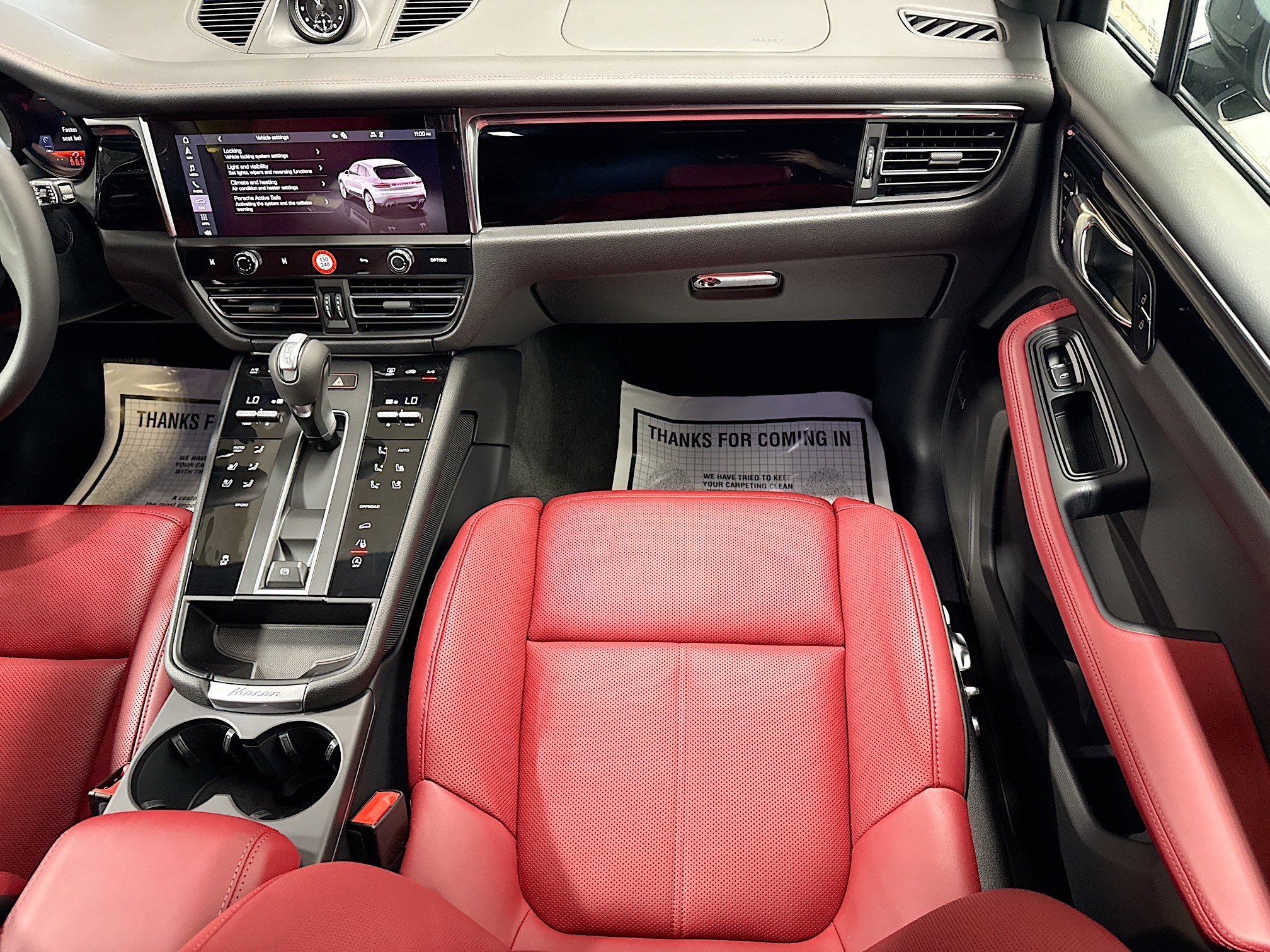 Certified 2026 Porsche Macan AWD/4WD image 16