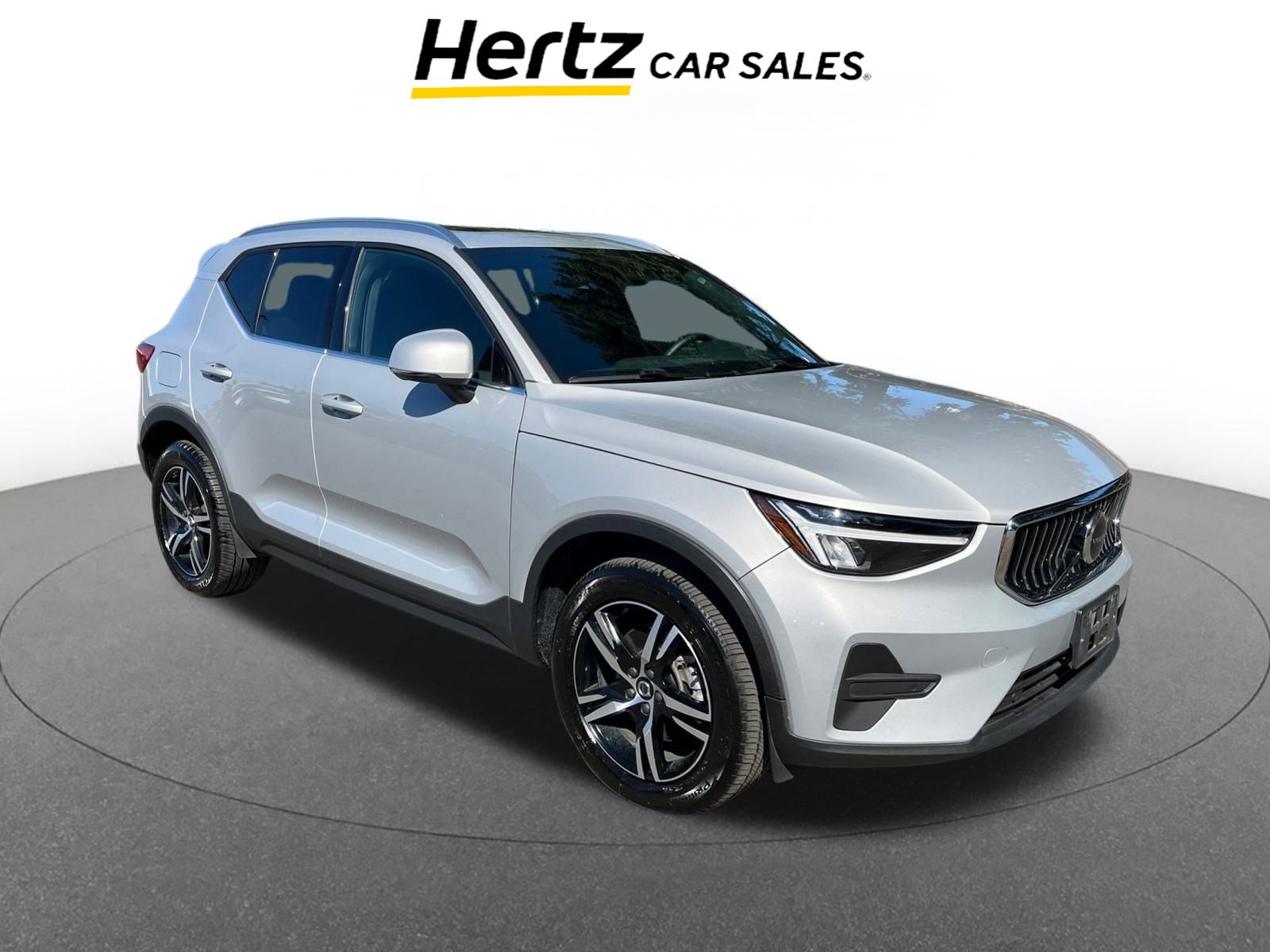 Used 2024 Volvo XC40 B5 Core image 1