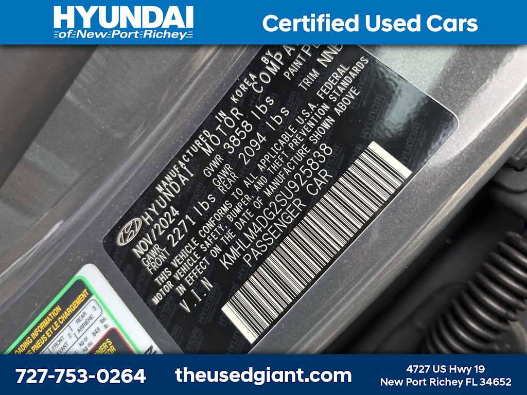 Certified 2025 Hyundai Elantra Sport image 12