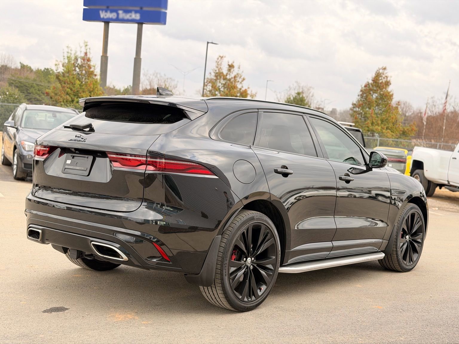 Used 2024 Jaguar F-PACE R-Dynamic S image 7