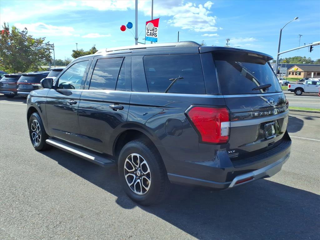 Used 2024 Ford Expedition XLT image 3