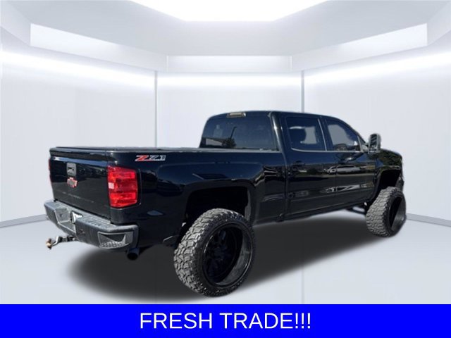 Used 2017 Chevrolet Silverado 1500 LT w/ All Star Edition AWD/4WD image 4