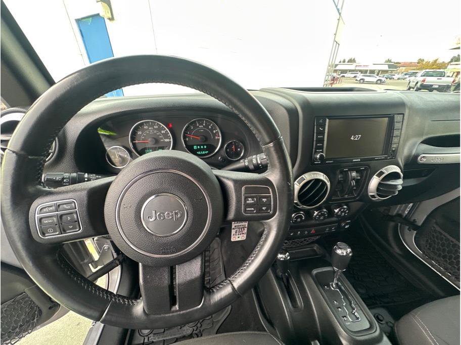 Used 2018 Jeep Wrangler Unlimited Rubicon w/ Connectivity Group image 19