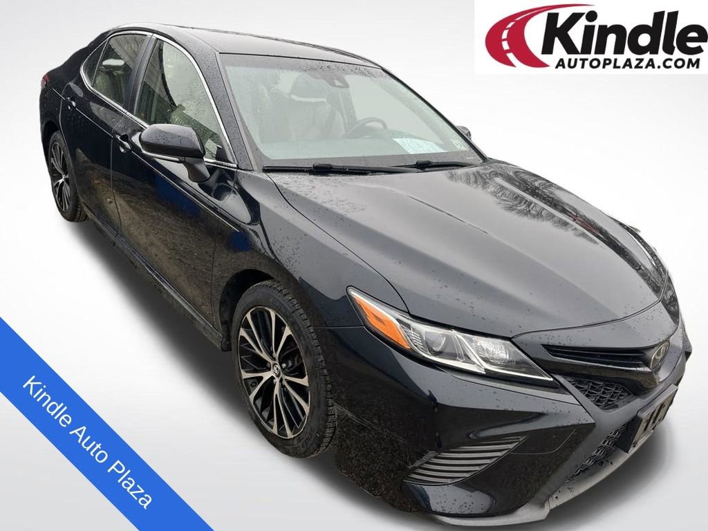 Used 2018 Toyota Camry SE w/ Convenience Package image 1