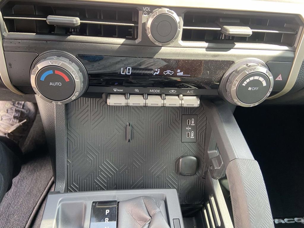 Used 2024 Toyota Tacoma TRD Sport AWD/4WD image 24
