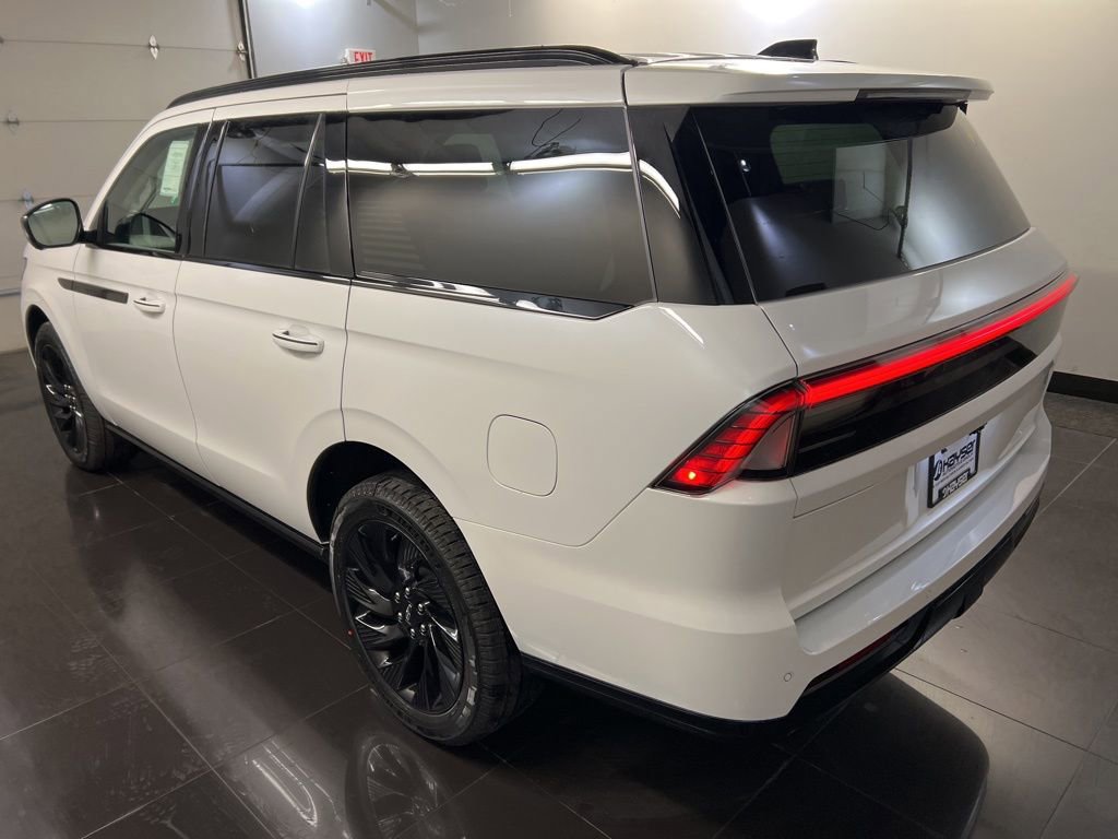 New 2026 Lincoln Navigator Reserve w/ Jet Appearance Package image 4