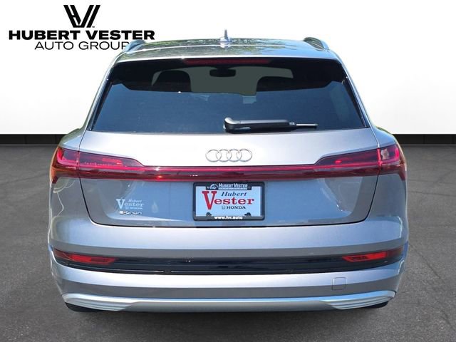 Used 2019 Audi e-tron Prestige w/ Prestige Package AWD/4WD image 7
