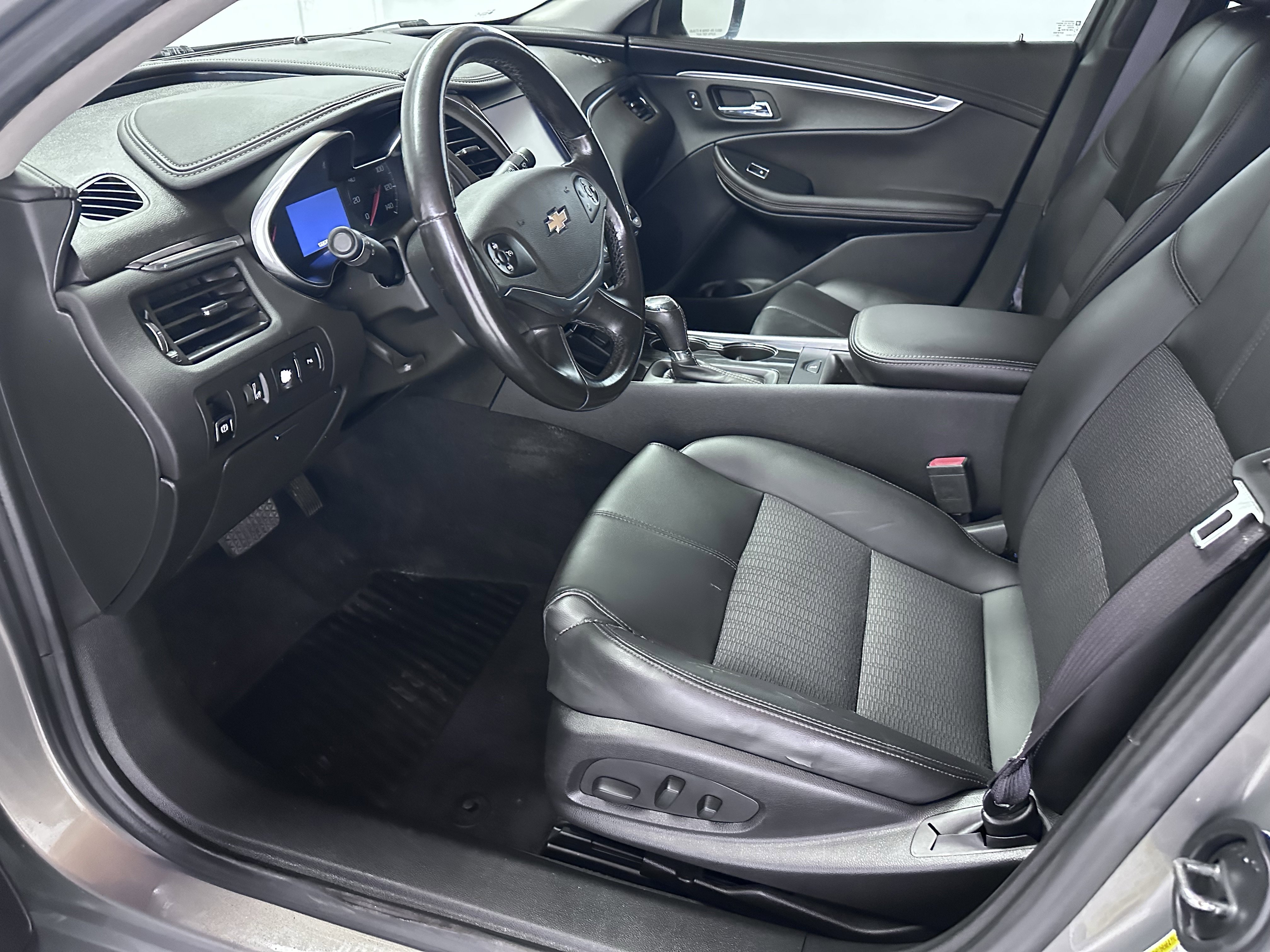 Used 2017 Chevrolet Impala LT w/ Convenience Package FWD image 36