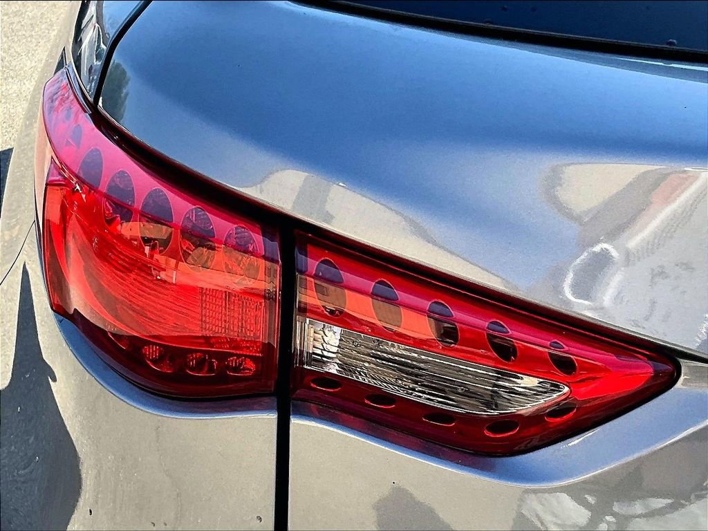 Used 2017 INFINITI QX70 AWD w/ Premium Package image 25
