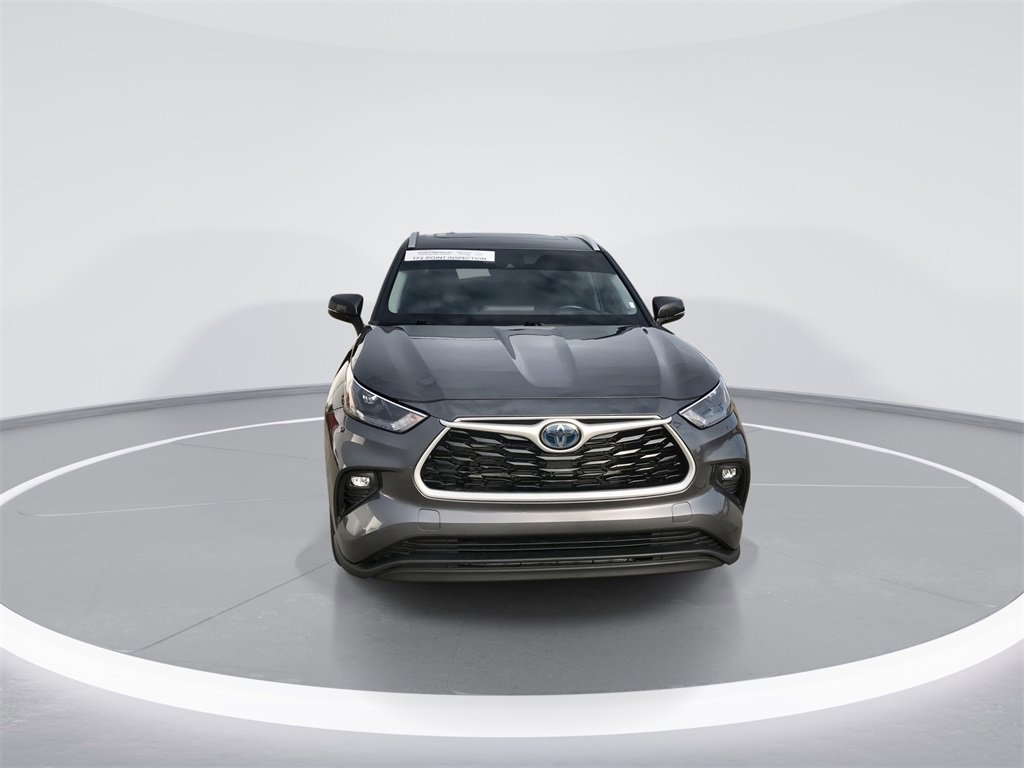 Used 2024 Toyota Highlander XLE image 3