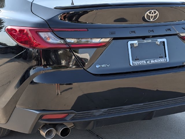 Used 2025 Toyota Camry SE FWD image 8