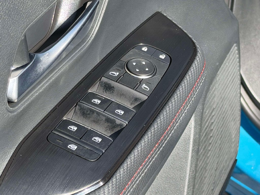 Used 2025 Nissan Kicks SR w/ Illumination Package AWD/4WD image 13