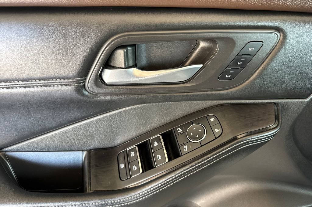 Used 2022 Nissan Rogue SL w/ SL Premium Package image 14