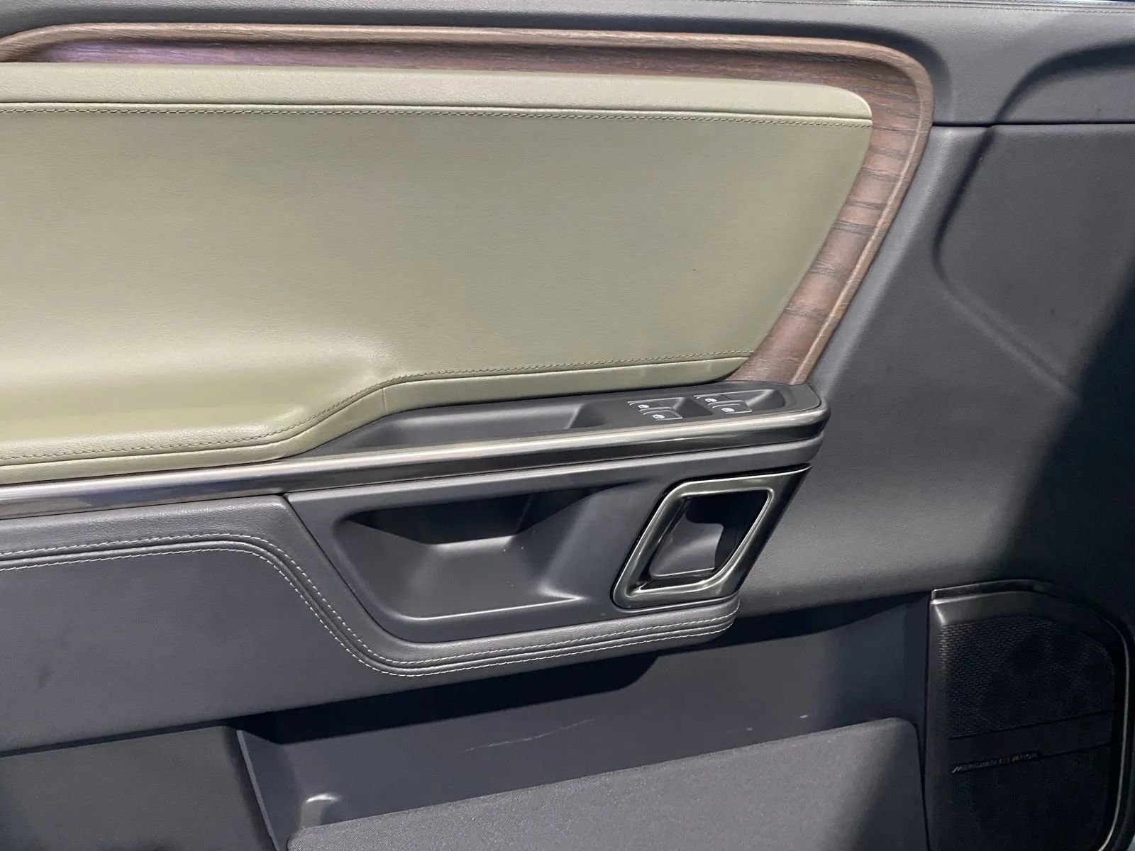 Used 2022 Rivian R1T Launch Edition image 14