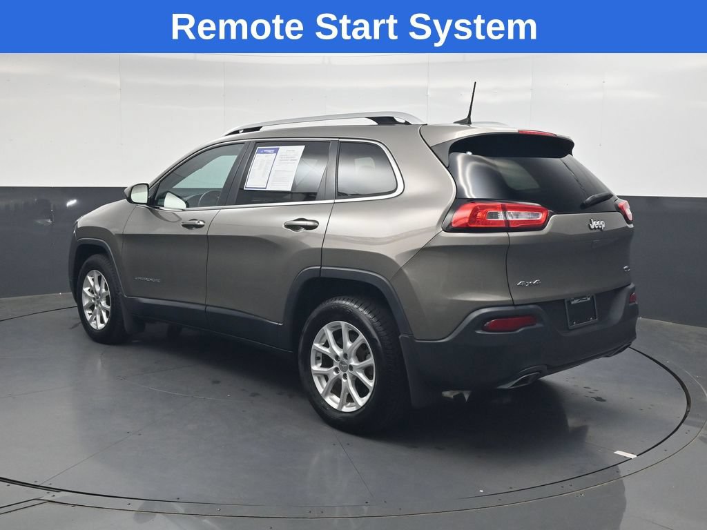 Used 2018 Jeep Cherokee Latitude w/ Cold Weather Group AWD/4WD image 6
