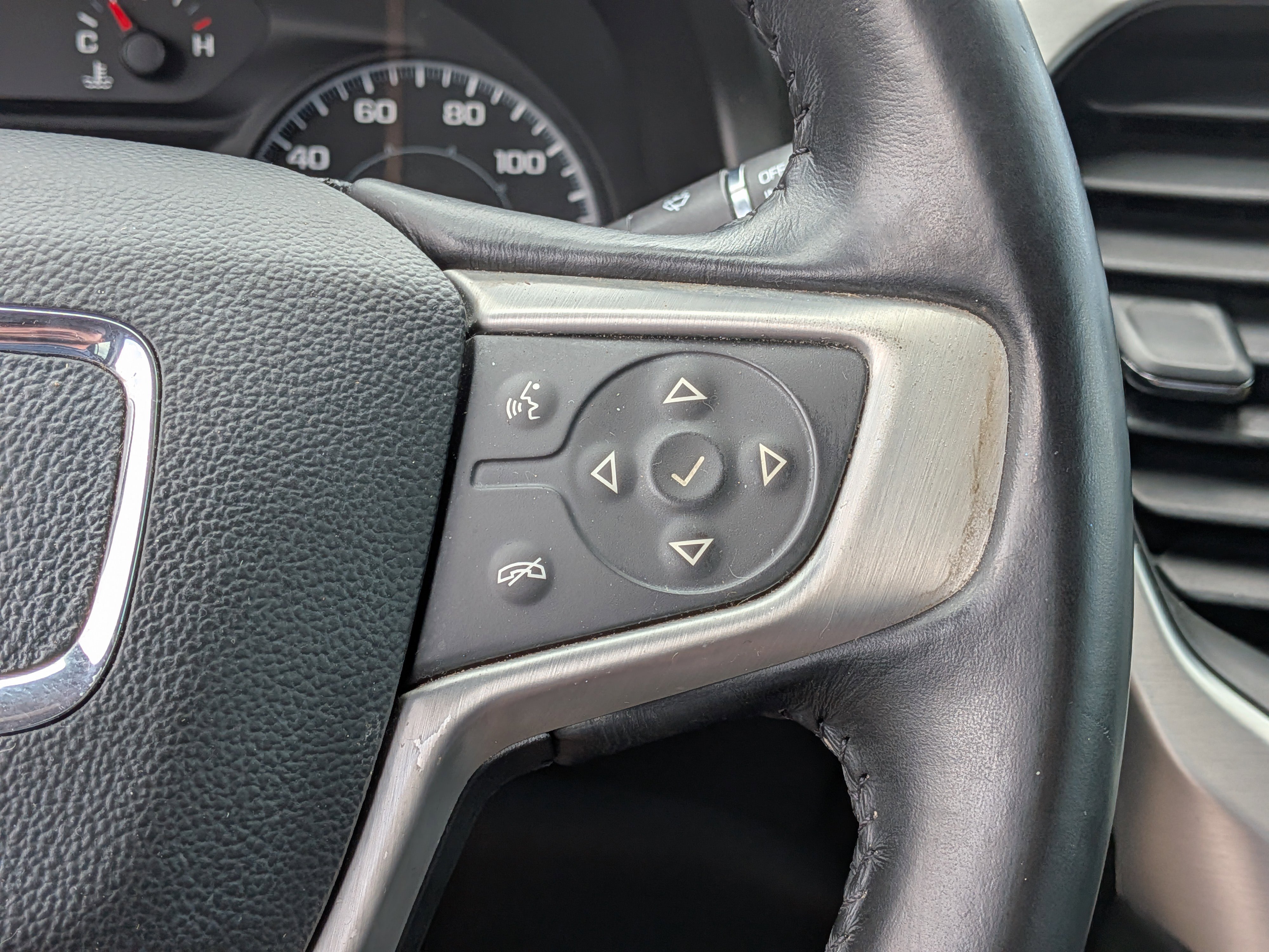 Used 2017 GMC Acadia SLE image 26