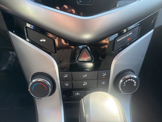 Used 2016 Chevrolet Cruze LT w/ Technology Package FWD image 29