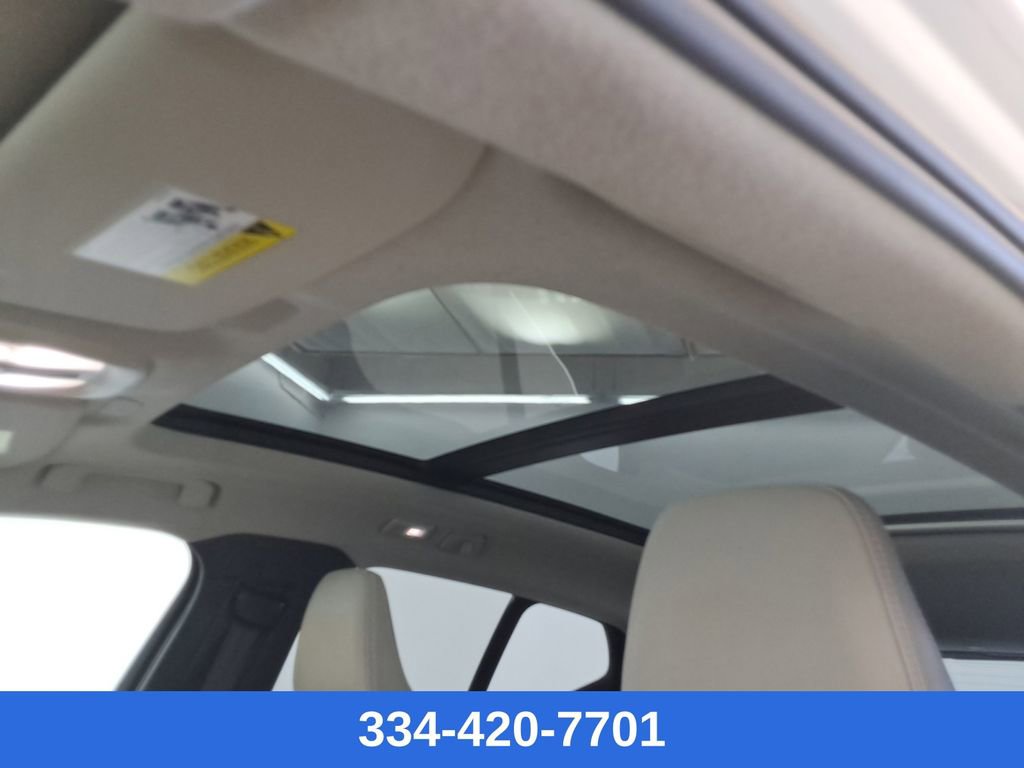 Certified 2023 Volvo XC40 B5 Ultimate w/ Protection Package Premier image 32