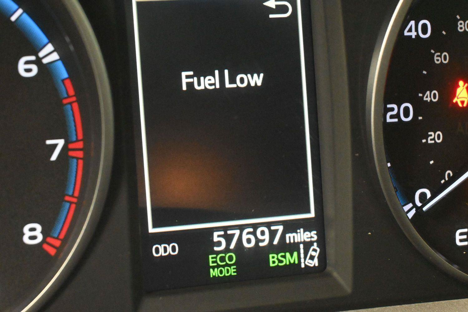 Used 2018 Toyota RAV4 XLE FWD image 2