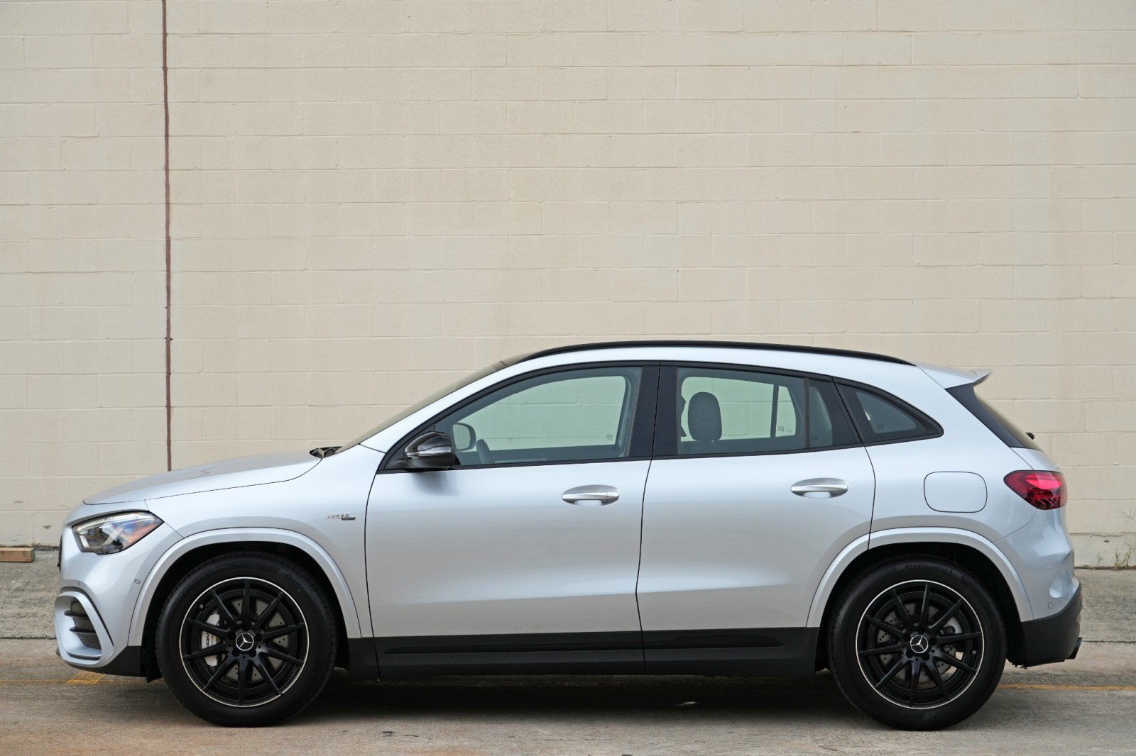 Used 2025 Mercedes-Benz GLA 35 AMG 4MATIC w/ Exclusive Trim Package image 54