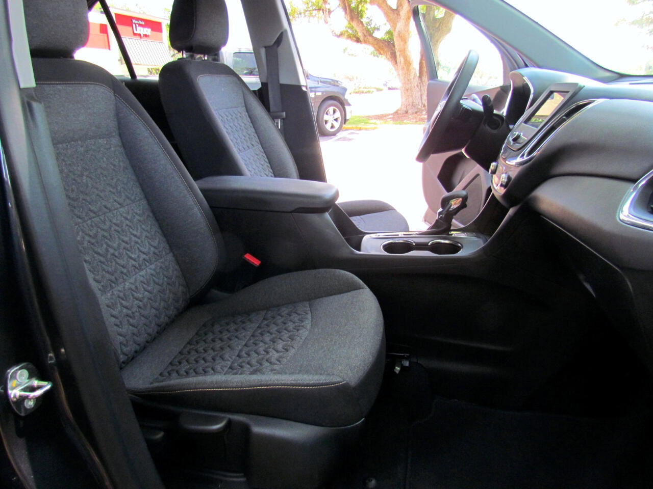 Used 2023 Chevrolet Equinox LT image 18