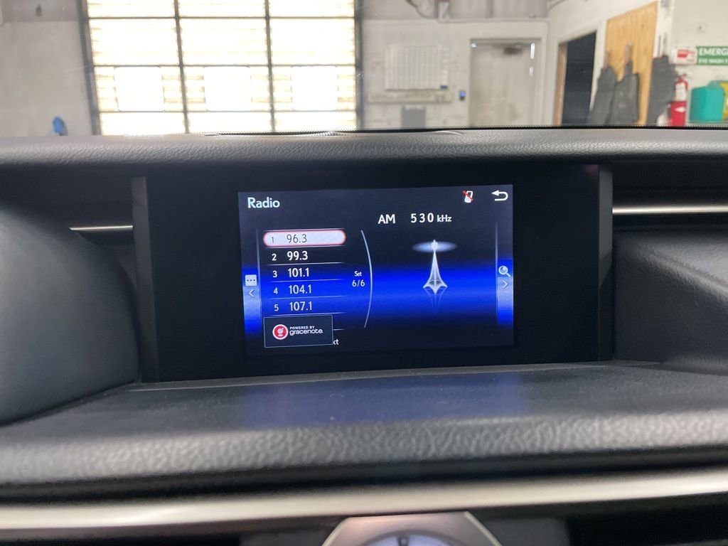 Used 2016 Lexus RC 200t image 23