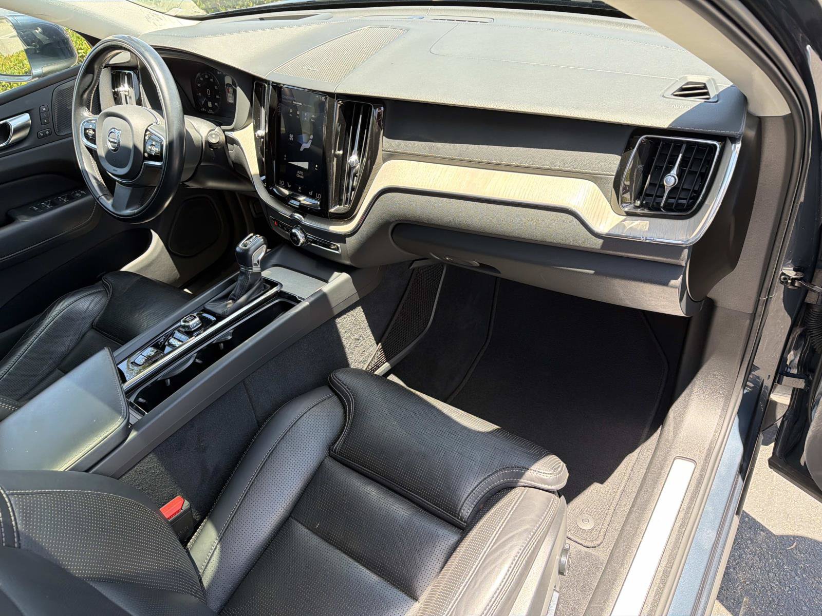 Used 2020 Volvo XC60 T6 Inscription w/ Protection Package Premier AWD/4WD image 28