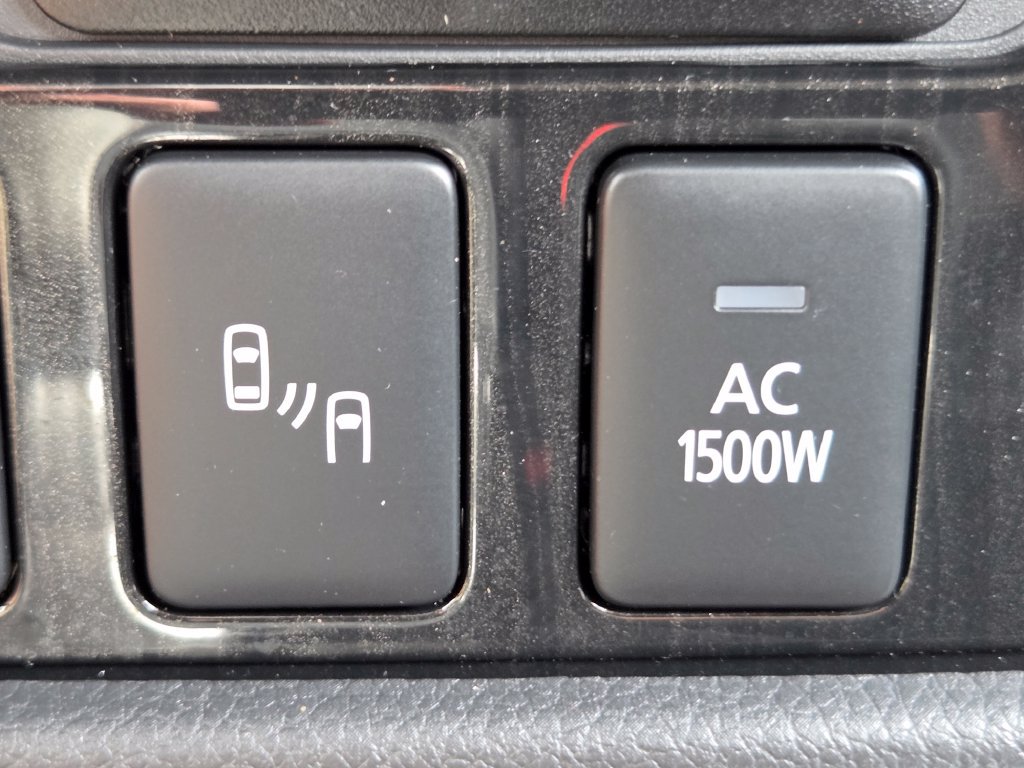 Used 2018 Mitsubishi Outlander 4WD Plug-In Hybrid image 10