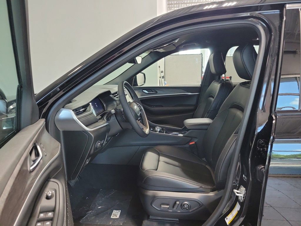 New 2025 Jeep Grand Cherokee Limited image 9